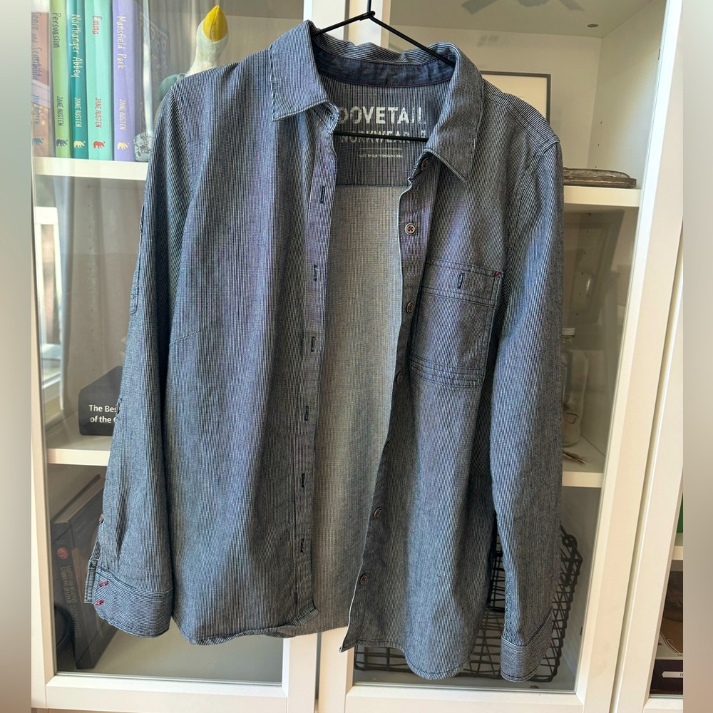 Dovetail Women’s work shirt. Size M